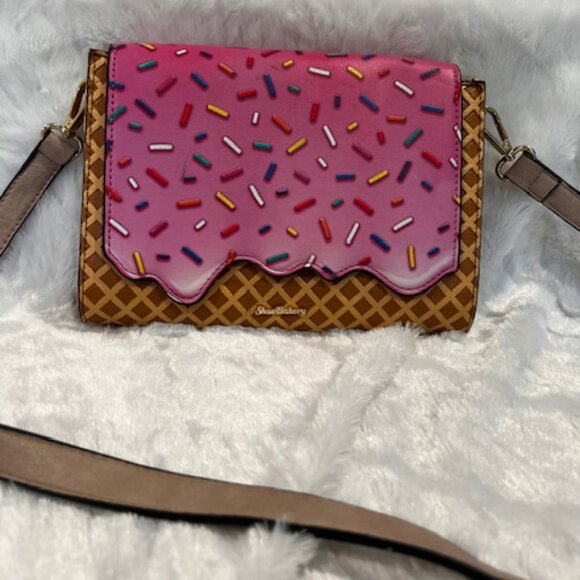 Shoe Bakery Purse - Picture 3 of 4